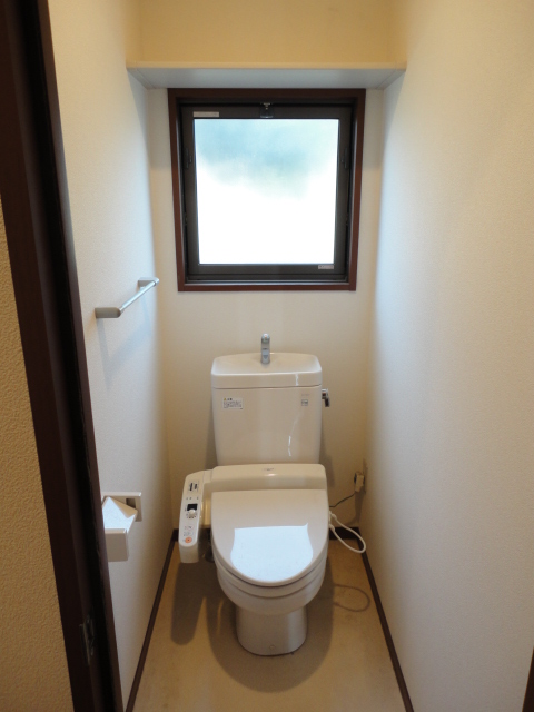 Toilet. Bidet Yes window