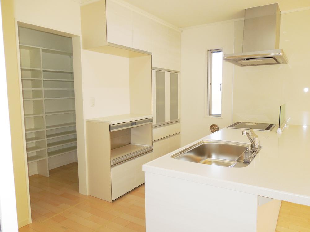 Kitchen. Local (11 May 2013) Shooting