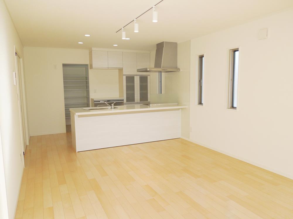 Living. Local (11 May 2013) Shooting