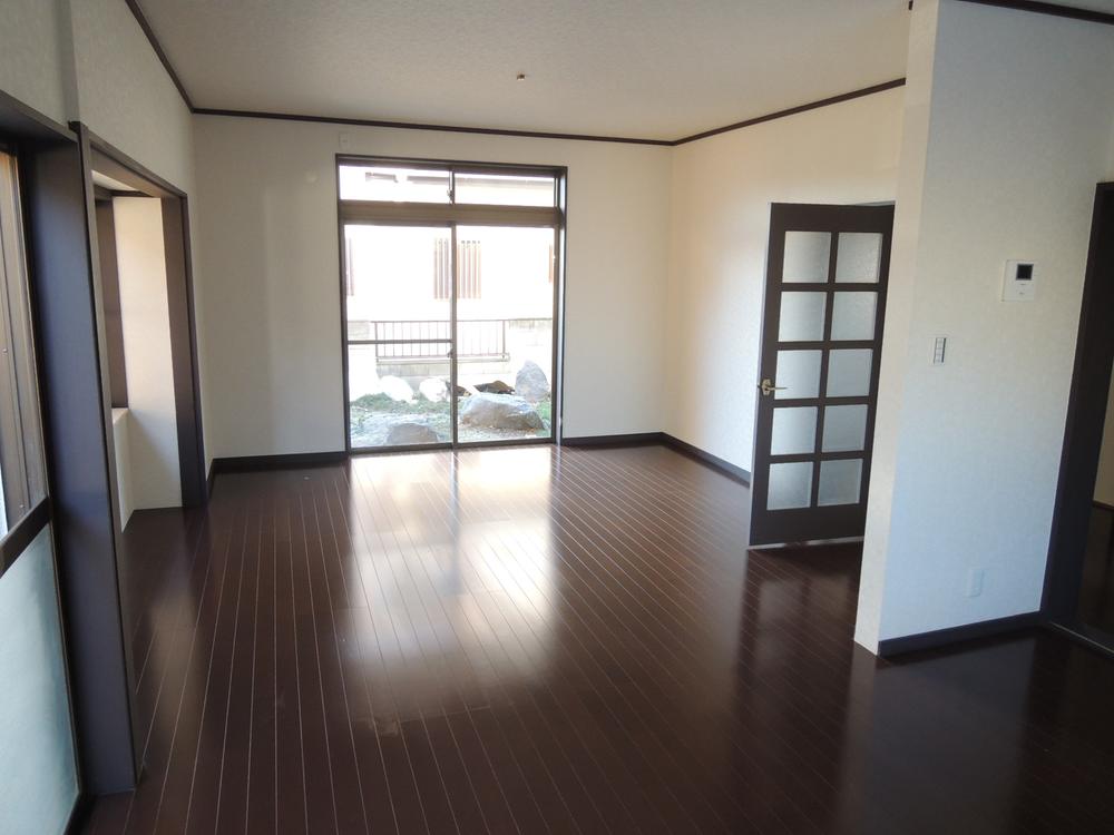 Living. Indoor shooting There is also to exchange Zhang flooring, Living Pikkapika!