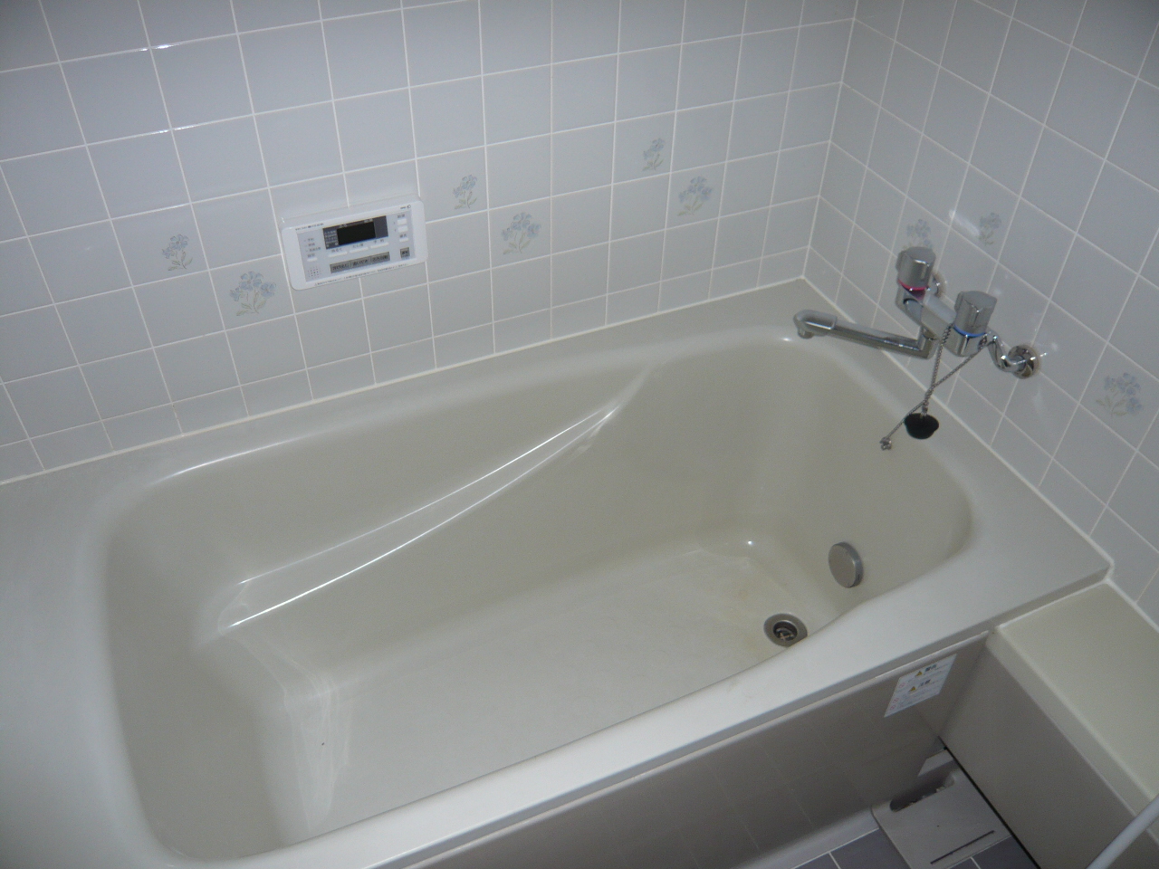 Bath. Tub with reheating function! 