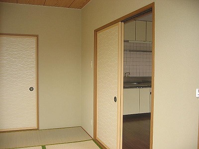 Other room space. The Japanese have closet of between 1