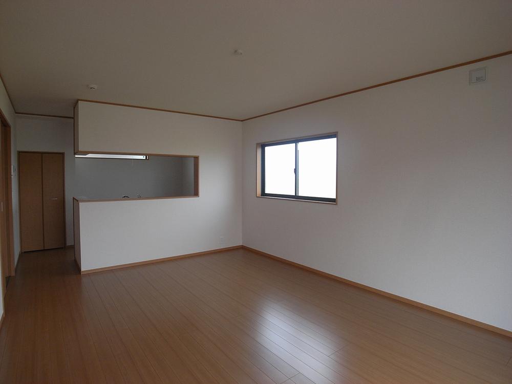 Same specifications photos (living). Same specifications living