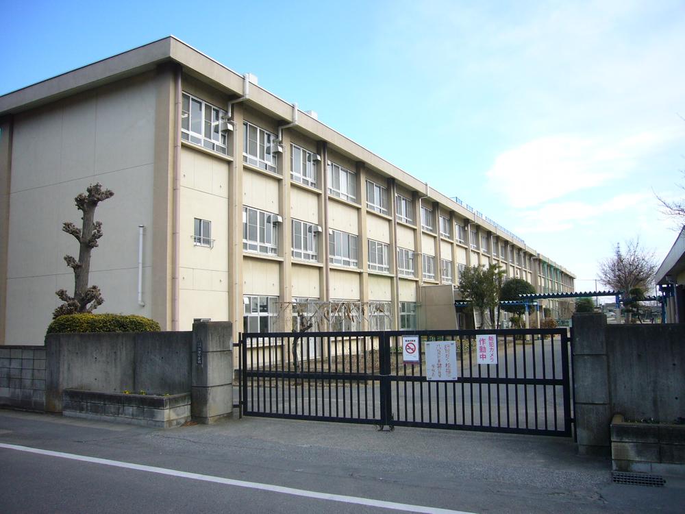 Primary school. 1011m to Maebashi City Momose Elementary School