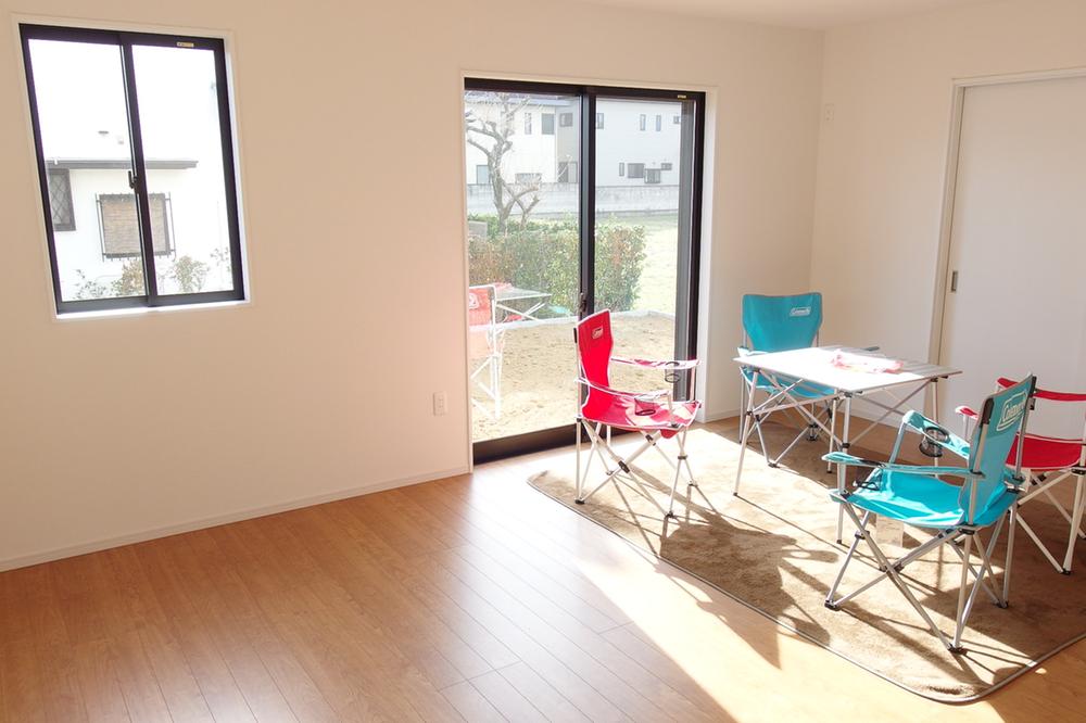 Living. Bright living dining with Japanese and Tsuzukiai type! 