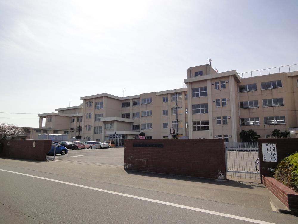 Junior high school. 2491m to Maebashi Municipal Hakoda junior high school