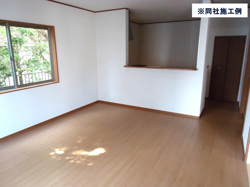 Same specifications photos (living)