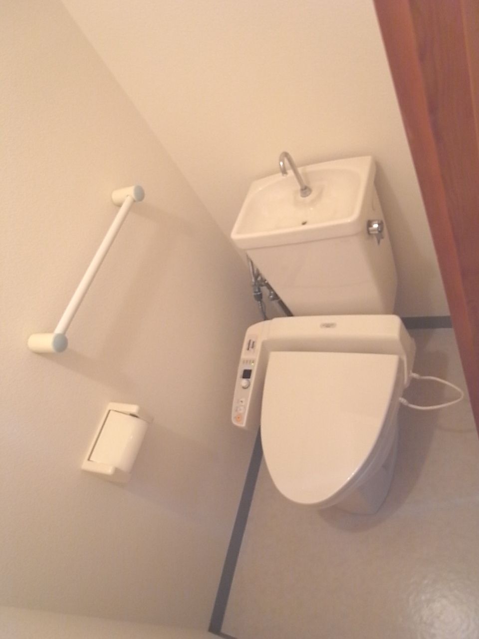 Toilet. Maebashi Nishikatakai cho Akkora Rent indoor toilet