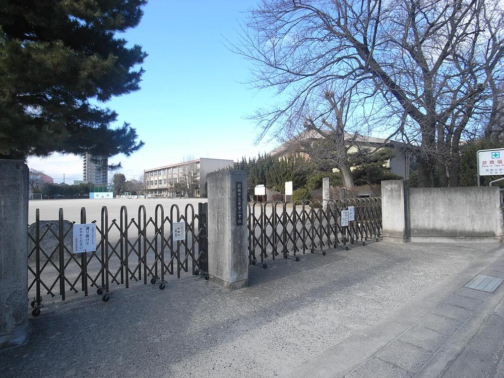 Primary school. 576m to Maebashi Municipal Wakamiya Elementary School