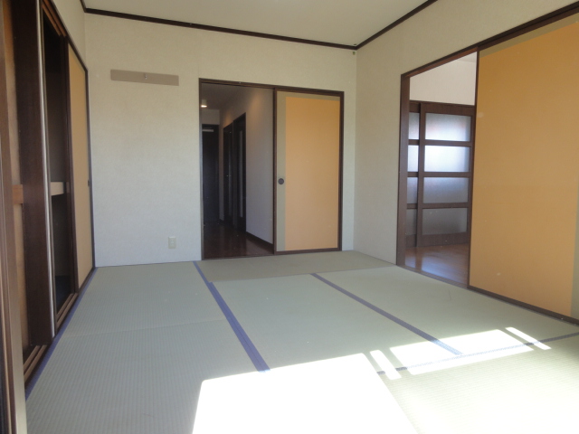 Other room space. It is also a beautiful interchanged tatami