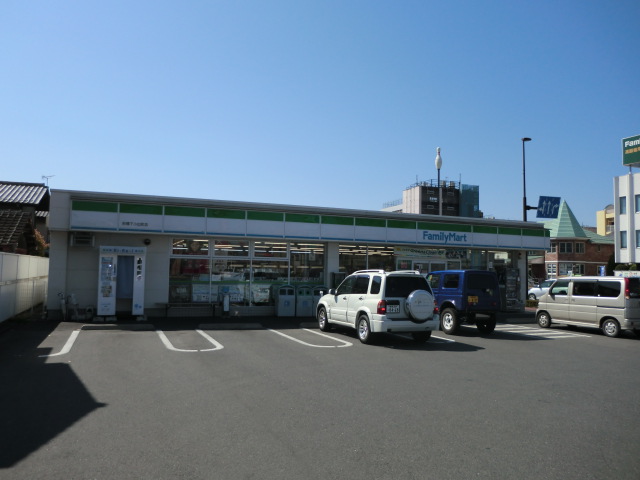 Convenience store. FamilyMart Maebashi Shimokoide the town store (convenience store) to 754m