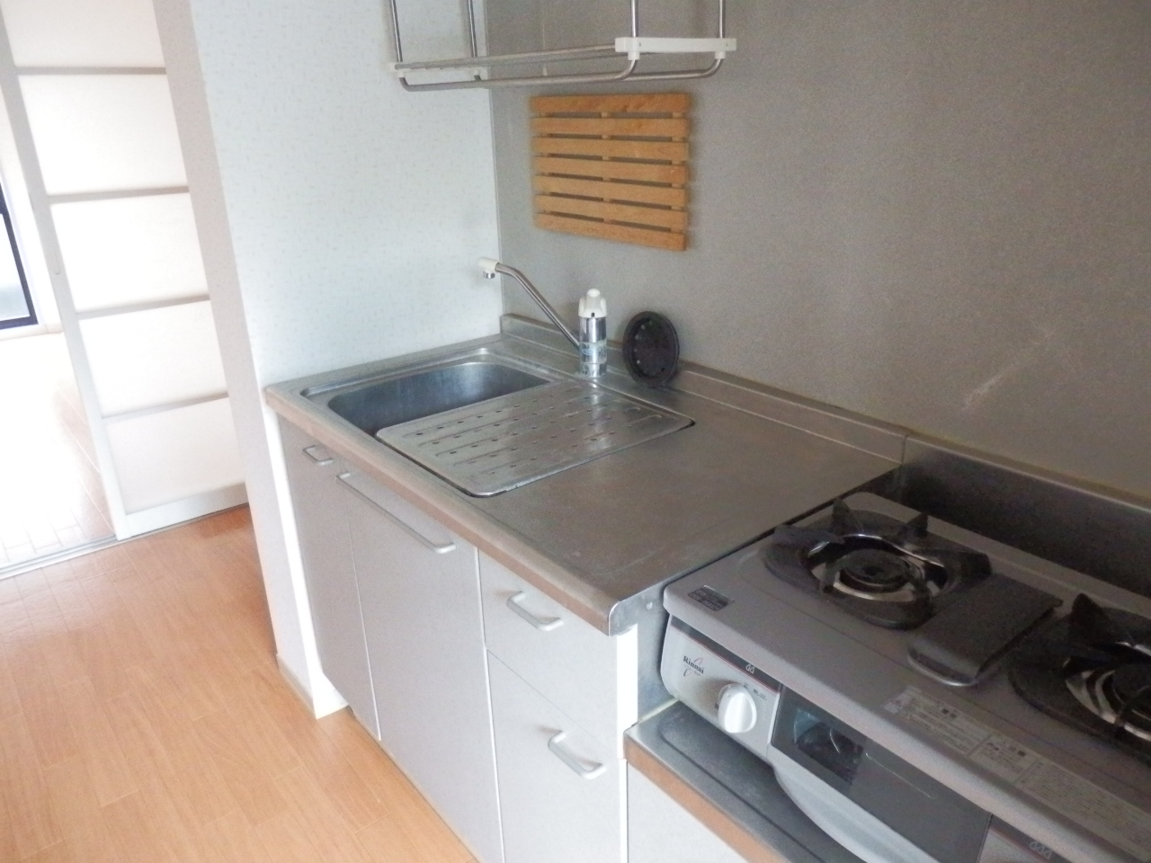 Kitchen. With gas stove! 