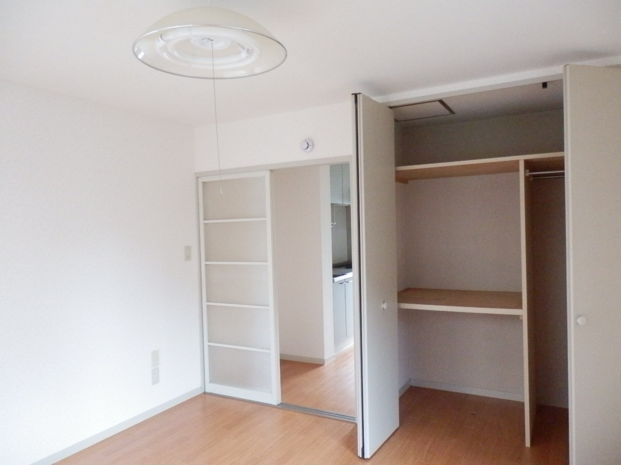 Living and room. 8 quires spacious living. Pat storage! 