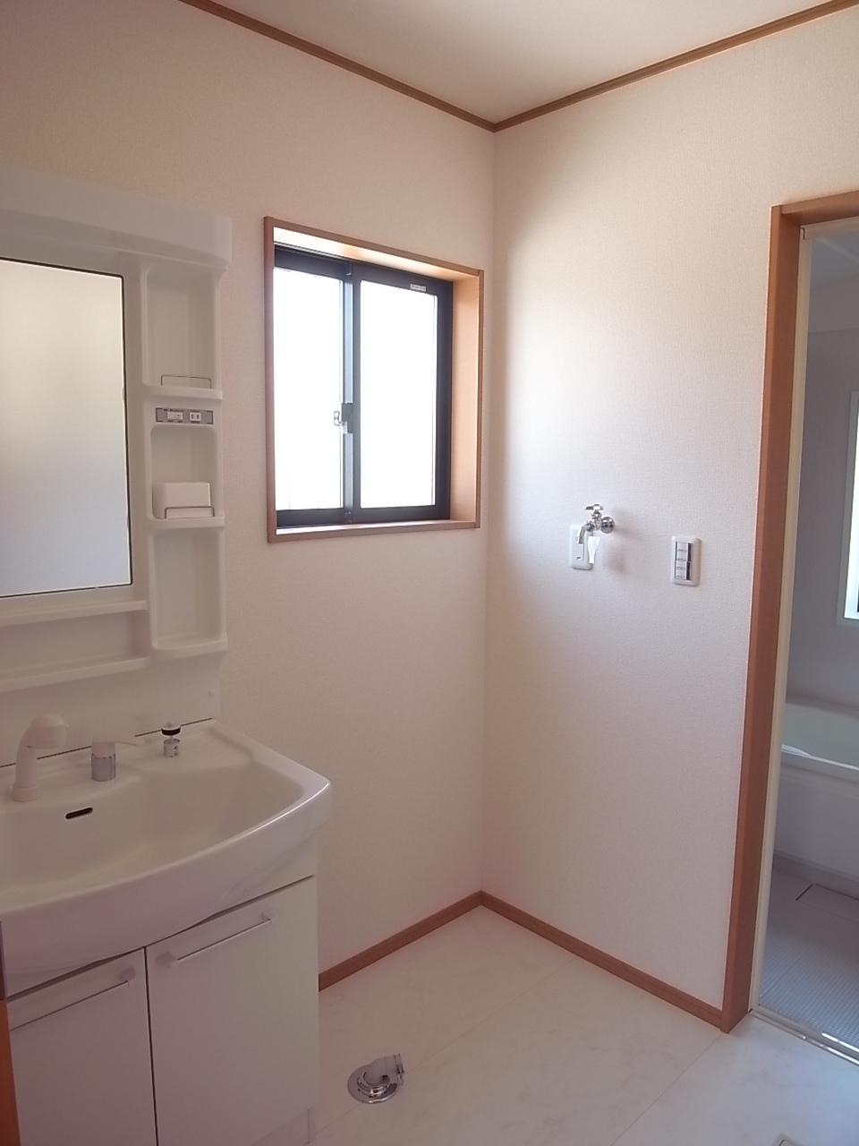 Wash basin, toilet. Shampoo dresser in the standard! 