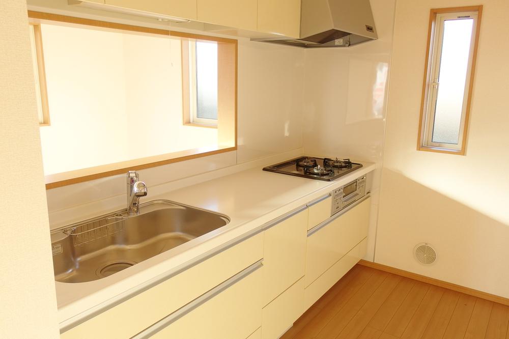 Kitchen. Face-to-face system kitchen of water purification function rooms! 