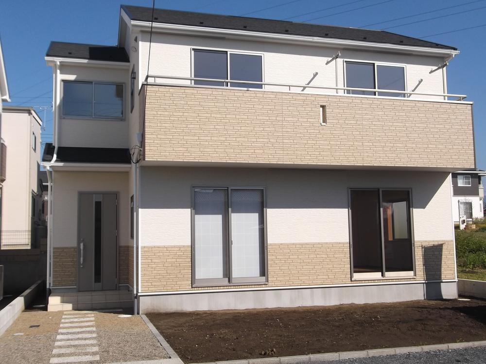 Local appearance photo. Local (12 May 2014) Shooting