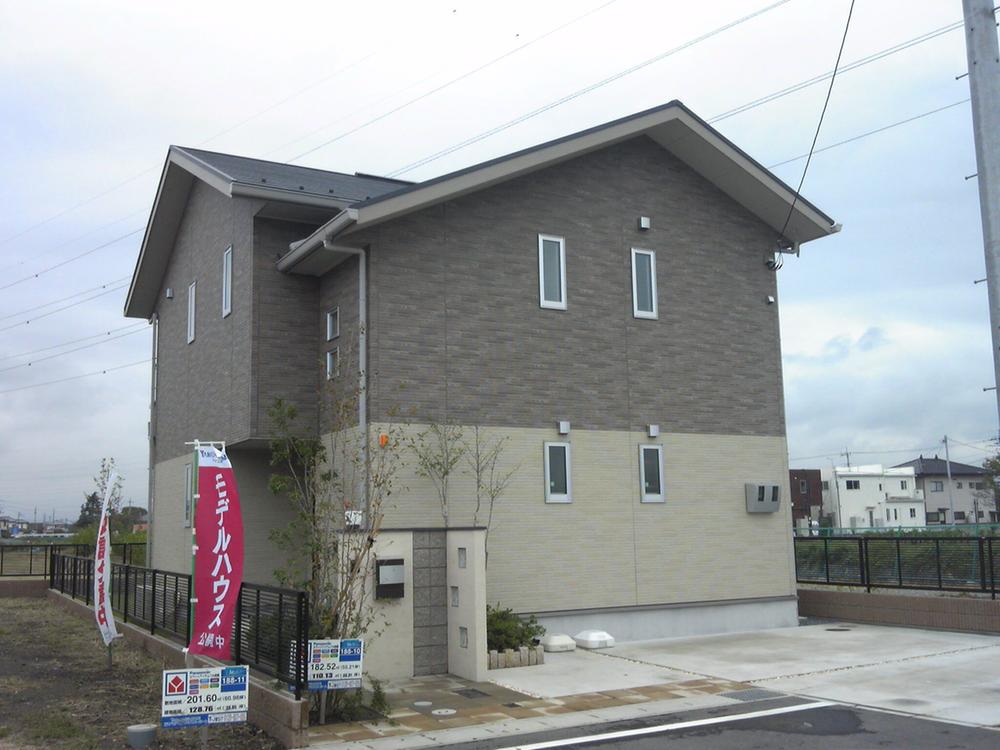 Local appearance photo. Local (10 May 2013) Shooting