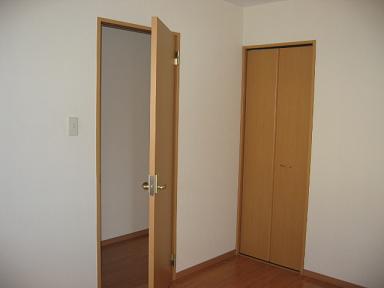 Receipt. Western-style room of the north Door is open the inner