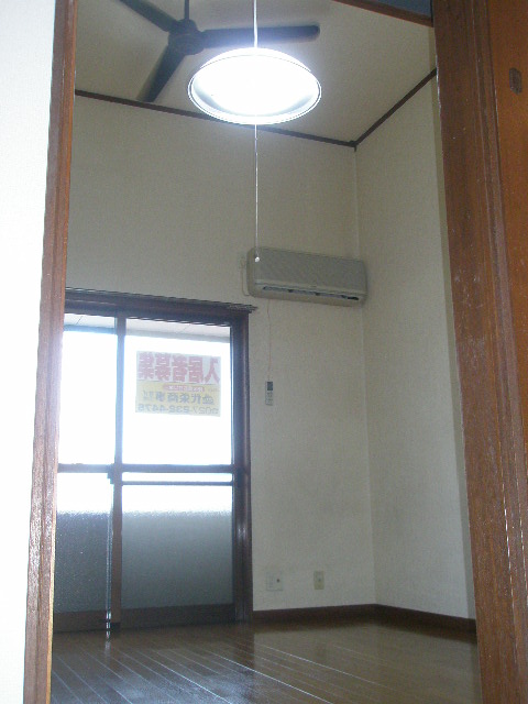 Living and room. Western style room ・ lighting equipment ・ Ceiling fans