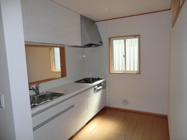 Kitchen. In artificial marble top cleaning are easy! 