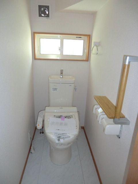 Toilet. 1, Bidet on the second floor both
