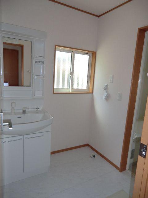 Wash basin, toilet. You can morning Shan! 