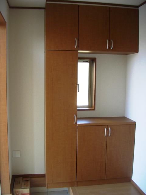 Same specifications photos (Other introspection). Entrance construction cases