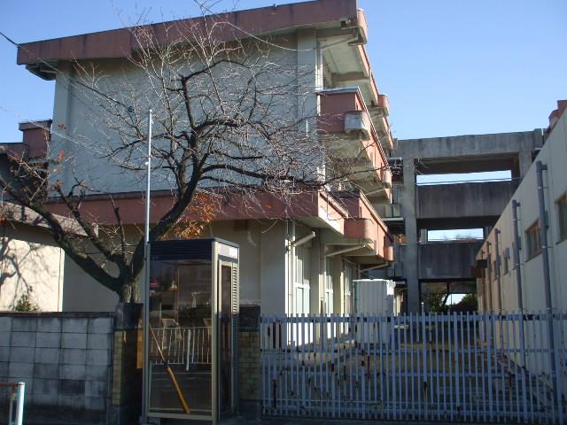 Primary school. School is also safe because Maebashi 679m elementary school is close to falling Katsuyama elementary school