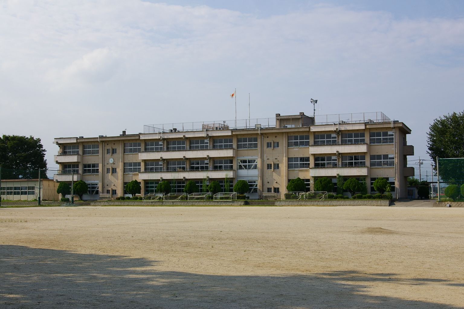 Junior high school. 877m to Maebashi Municipal Motosoja junior high school (junior high school)