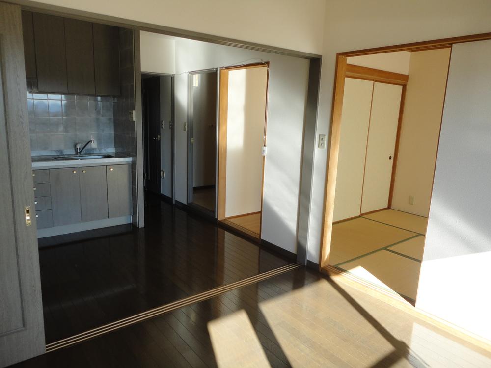 Living. Western-style (2) ・ kitchen ・ Dining room (December 2013 shooting)