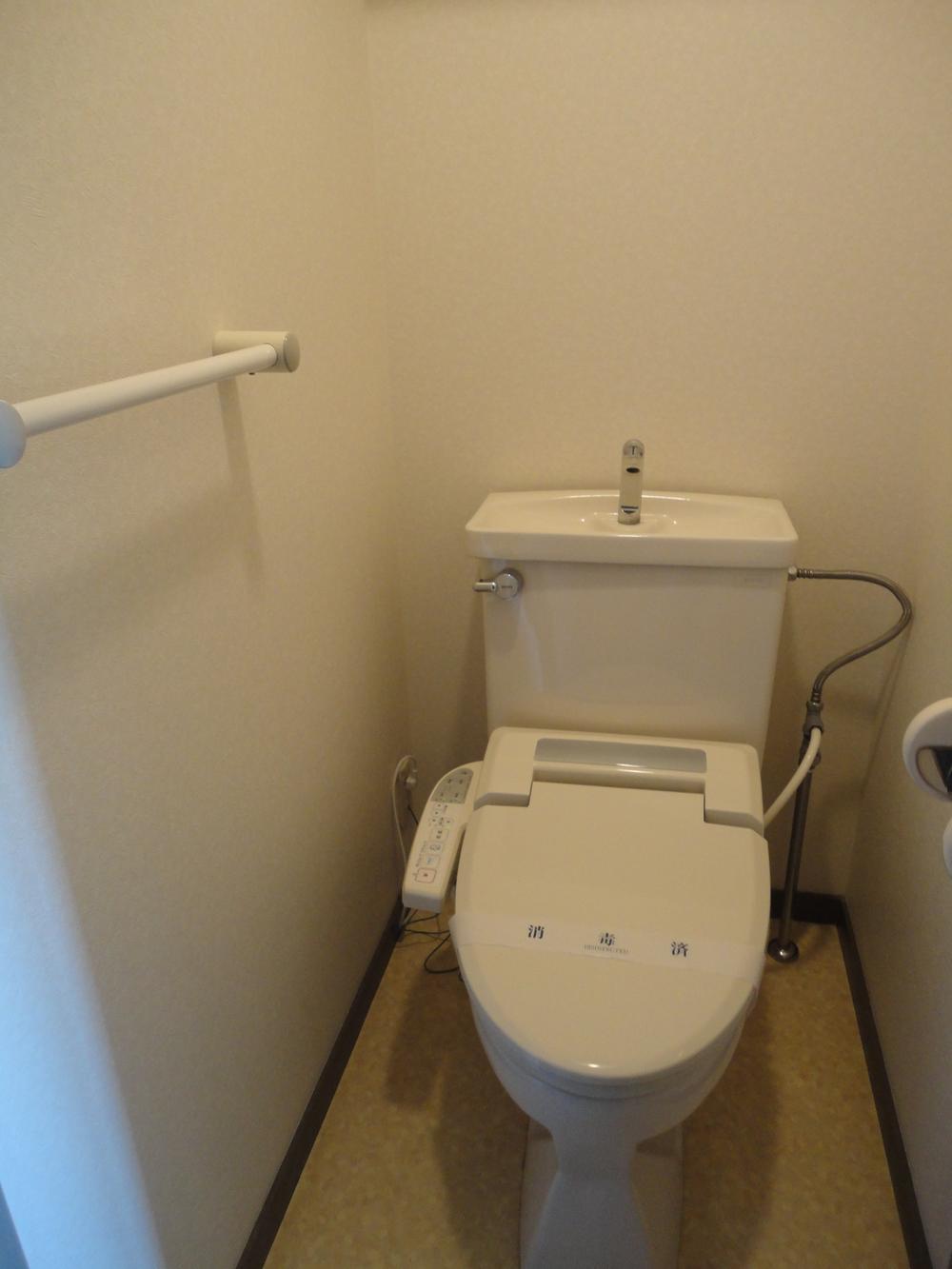 Toilet. Toilet (December 2013 shooting)
