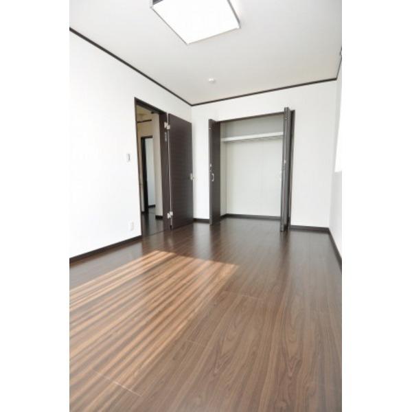 Non-living room.  ☆ Local Photos ☆ 