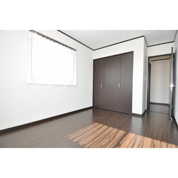 Non-living room.  ☆ Local Photos ☆ 