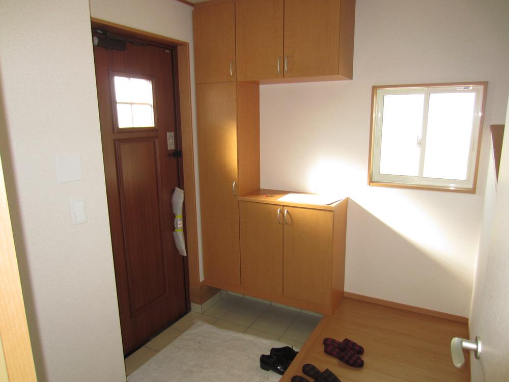 Entrance. Indoor shooting