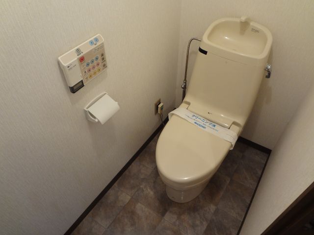 Toilet. Bidet ・ It is with warm toilet. 
