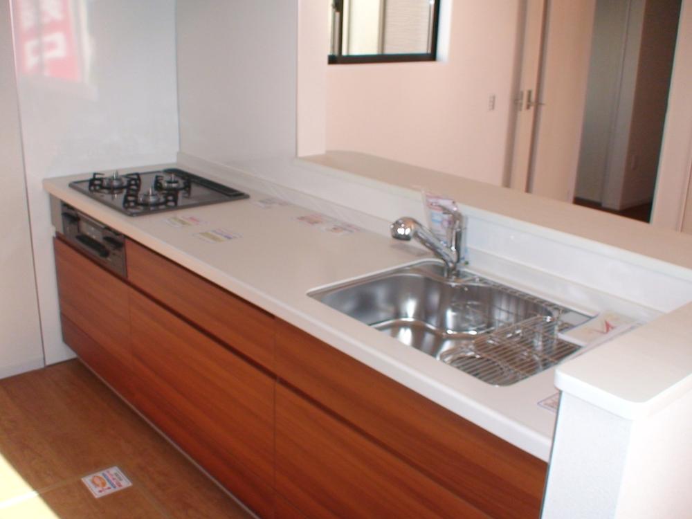 Kitchen. Indoor (12 May 2014) Shooting