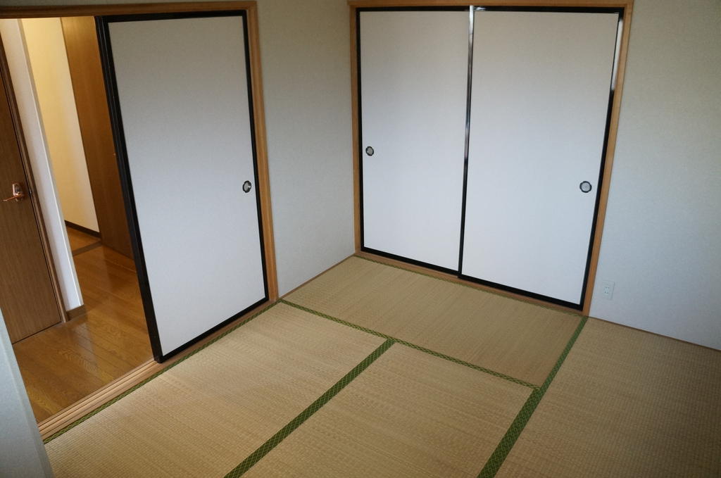 Living and room. It will calm the Japanese-style room