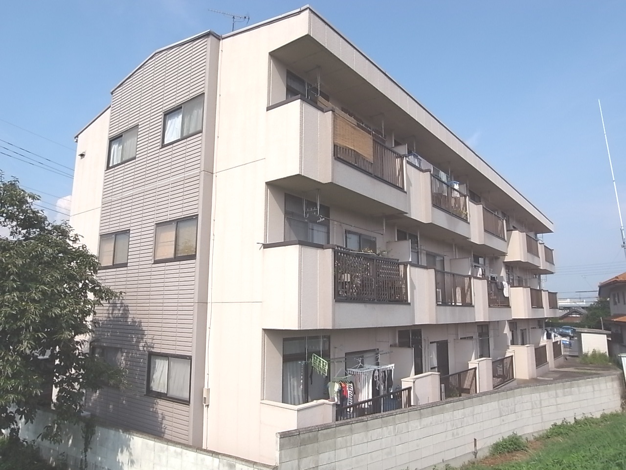 Building appearance. Maebashi Kozuka cho Akkora Rent appearance 3