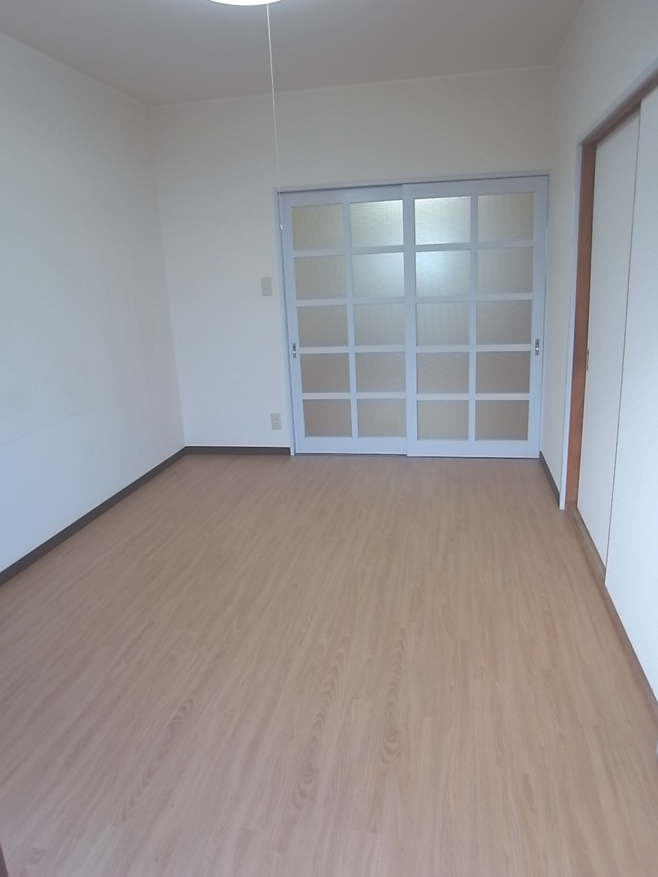 Living and room. Maebashi Kozuka cho Akkora Rent room Western-style room flooring 2