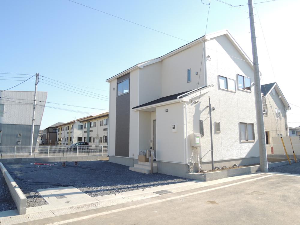 Local appearance photo. Local (12 May 2013) Shooting