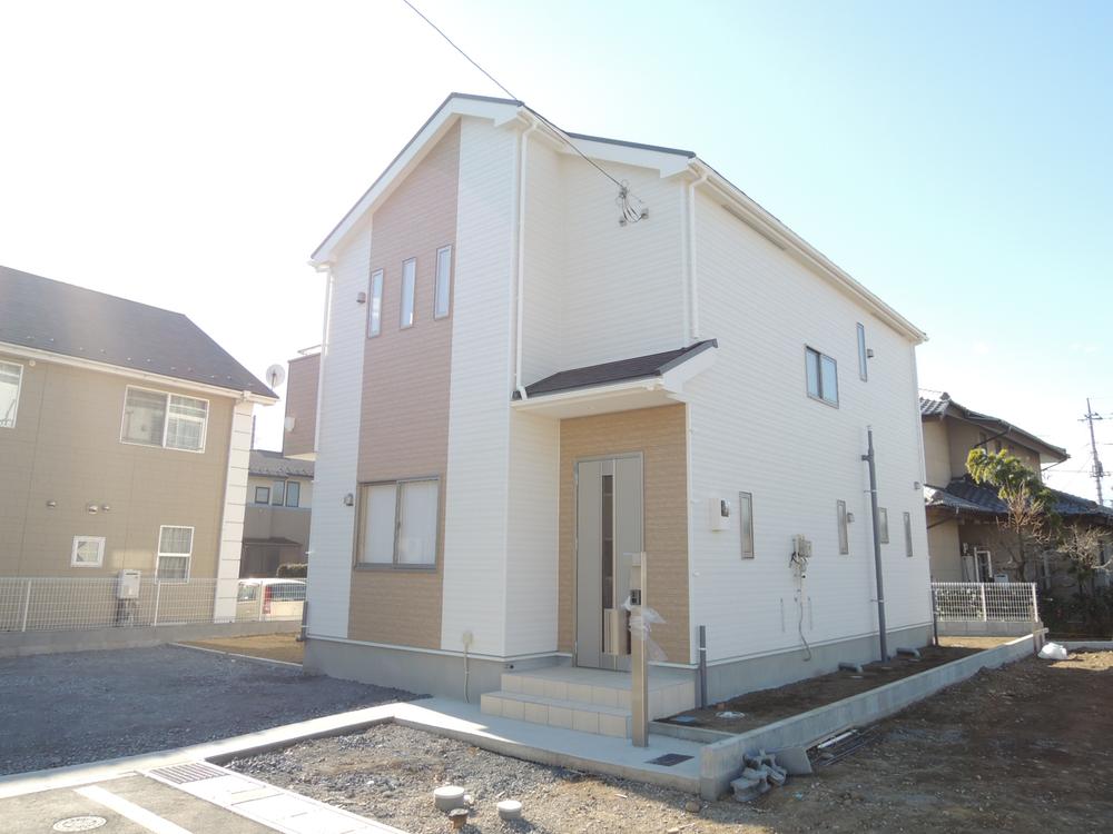 Local photos, including front road. Local (12 May 2013) Shooting