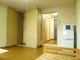 Living and room. Also a large storage ※ The photograph is the same type of room