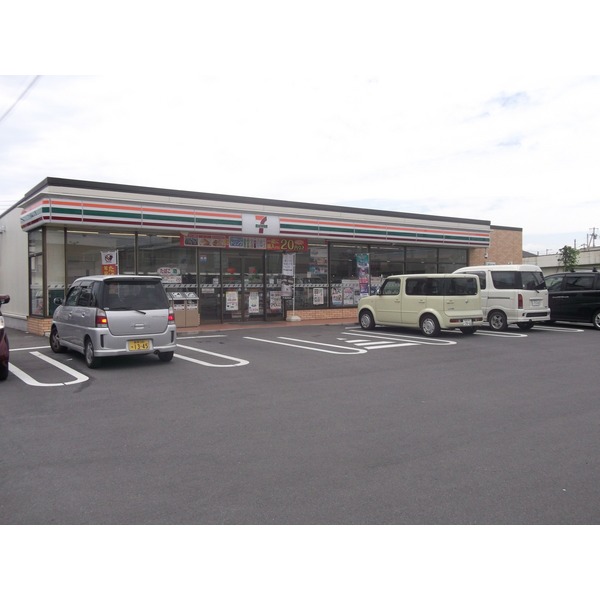 Convenience store. Seven-Eleven Maebashi Aoyagi-cho Minamiten (convenience store) to 811m