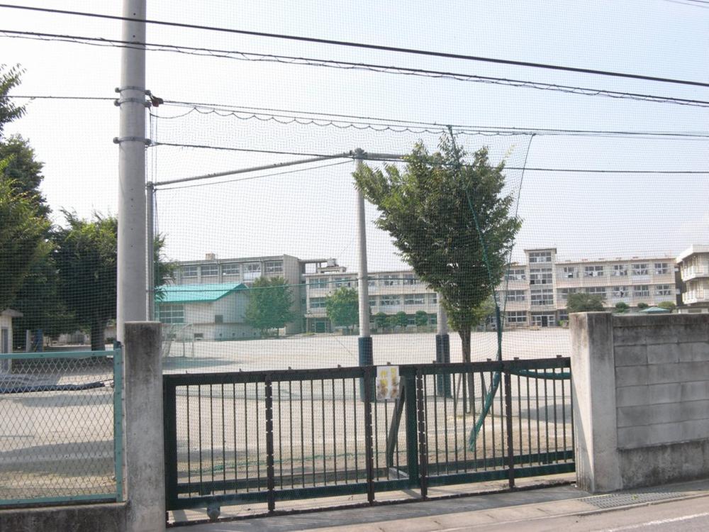Primary school. 1300m to Maebashi Municipal Komagata Elementary School