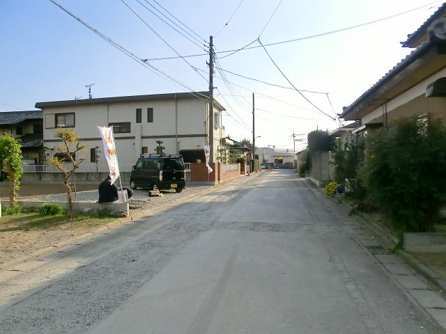 Local photos, including front road. Local (12 May 2013) Shooting