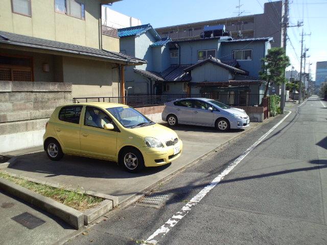 Local photos, including front road. Local (10 May 2012) shooting