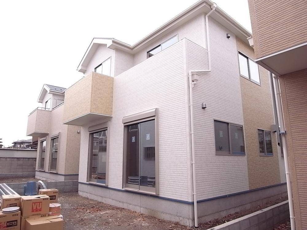 Local appearance photo. South balcony at separate! 