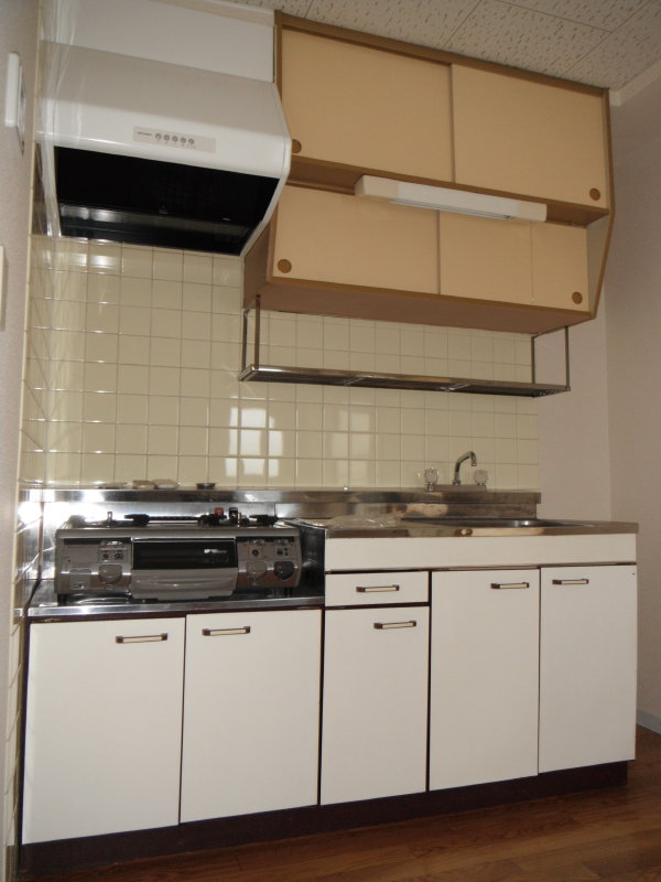 Kitchen. Although It is a photograph of the 301 in Room, 305 issue gas stove required negotiations.