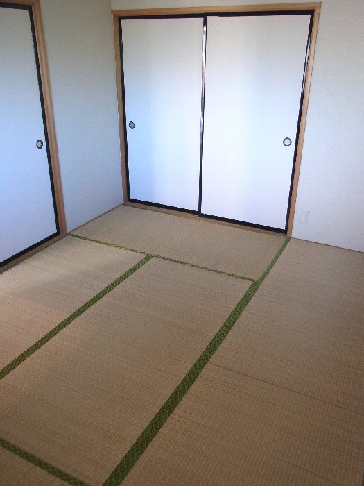Living and room. Japanese-style room 6 quires ・ There closet