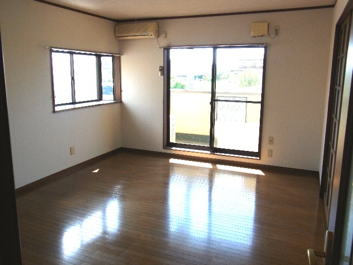 Living and room. LDK air-conditioned first base